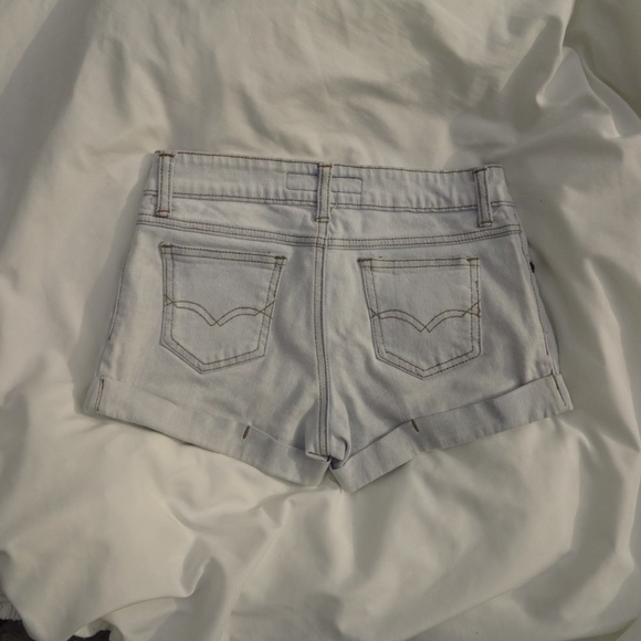 Summer light wash denim shorts - Picture 2 of 3